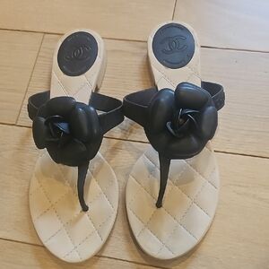 CHANEL Black and Cream Floral Sandals